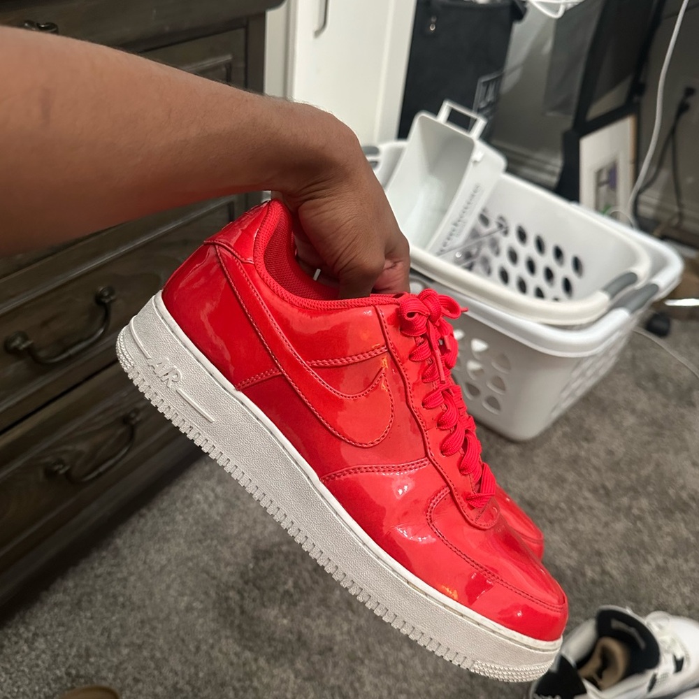 Nike Air Force 1 'siren red'
